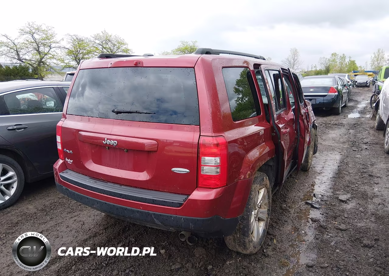 2017 Jeep Patriot Latitude 4X4 VIN:1C4NJRFB4HD174299 - 4