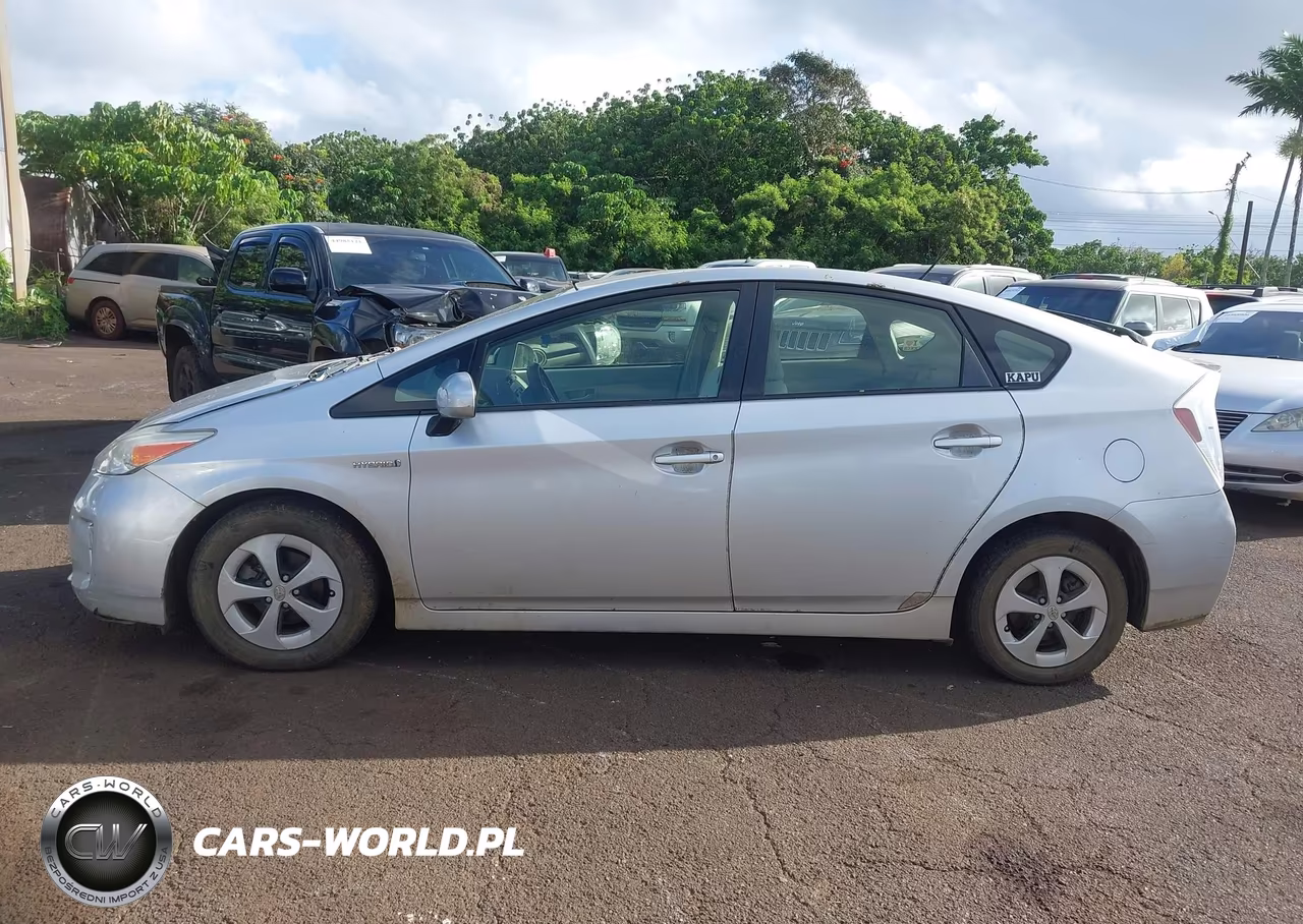 2014 Toyota Prius Two VIN:JTDKN3DU2E1781825 - 14