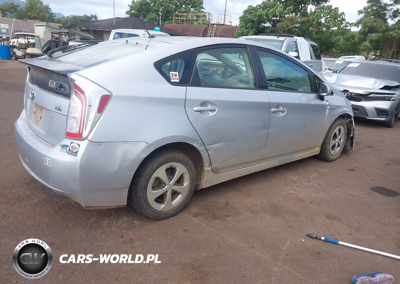 2014 Toyota Prius Two VIN:JTDKN3DU2E1781825 - 4