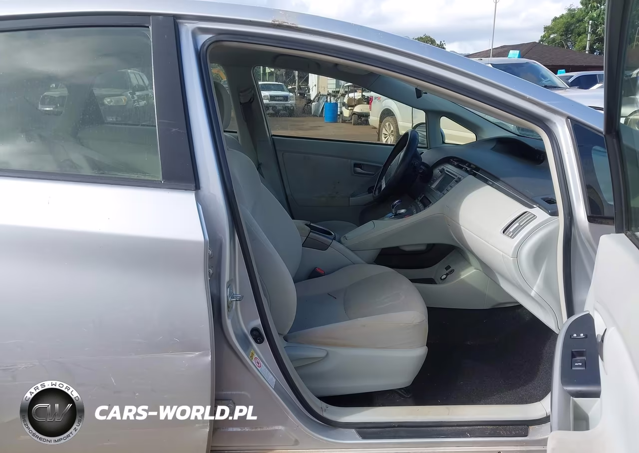 2014 Toyota Prius Two VIN:JTDKN3DU2E1781825 - 5