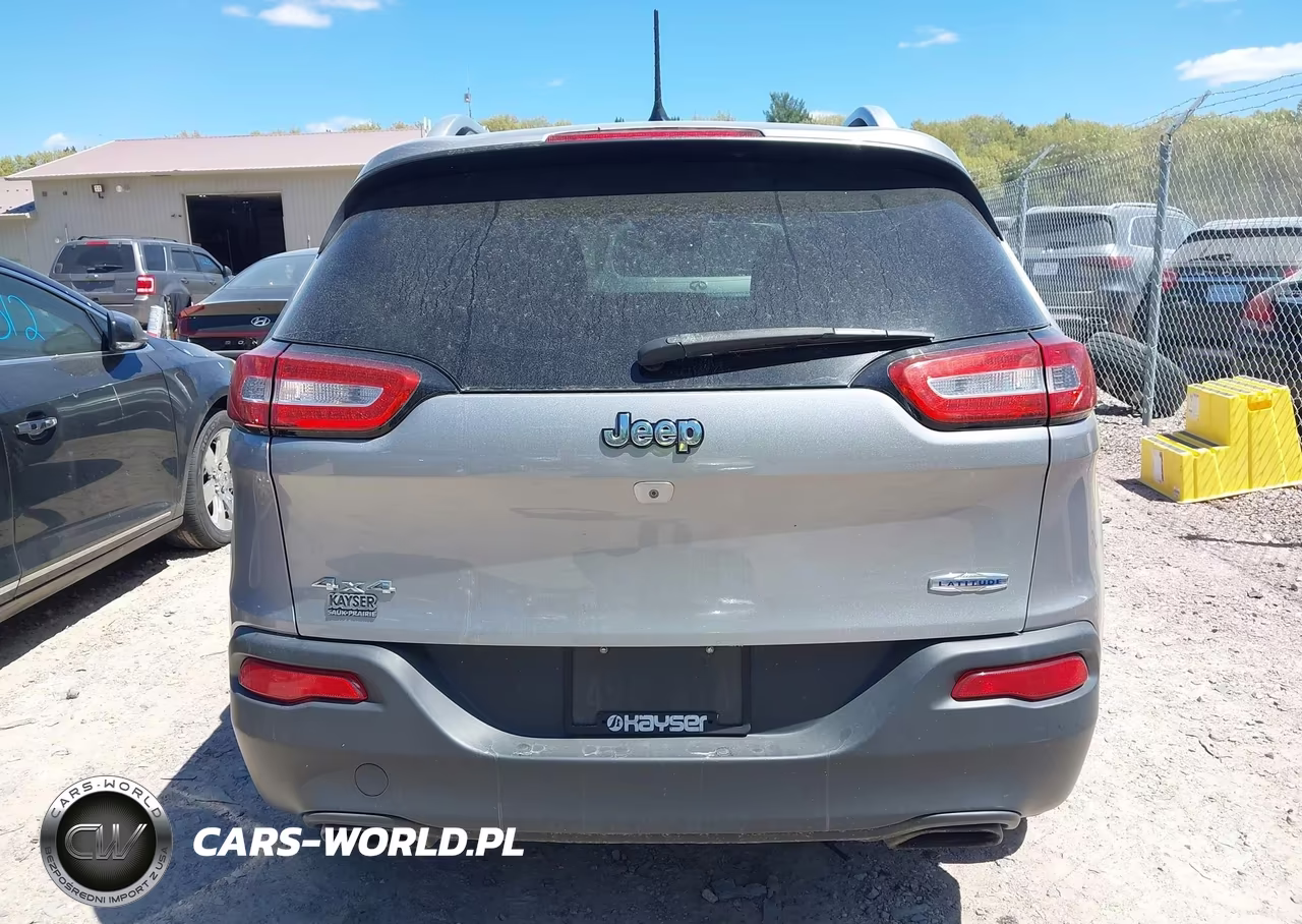 2015 Jeep Cherokee Latitude VIN:1C4PJMCS5FW605573 - 16