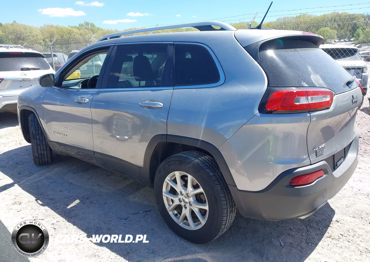 2015 Jeep Cherokee Latitude VIN:1C4PJMCS5FW605573 - 3