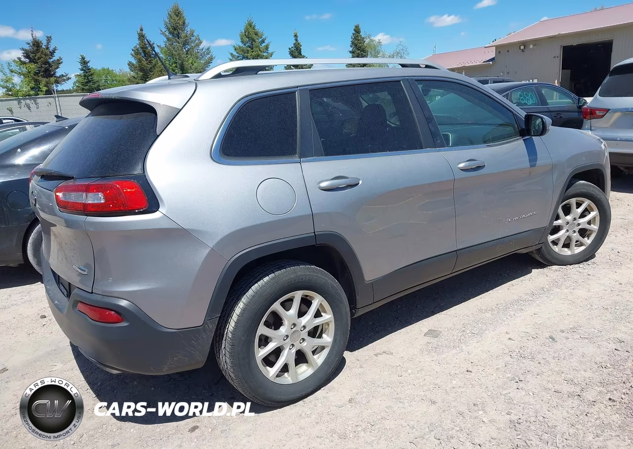 2015 Jeep Cherokee Latitude VIN:1C4PJMCS5FW605573 - 4