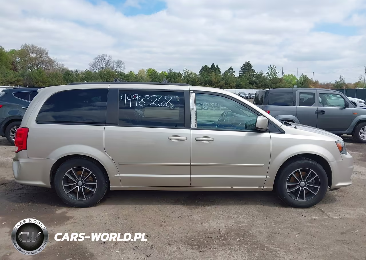 2016 Dodge Grand Caravan R-T VIN:2C4RDGEG4GR274733 - 13