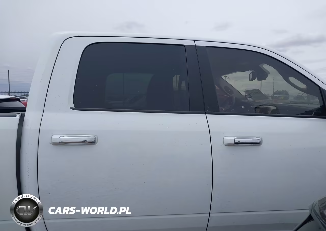 2017 Ram 2500 Laramie 4X4 6'4 Box VIN:3C6UR5FL6HG568886 - 13