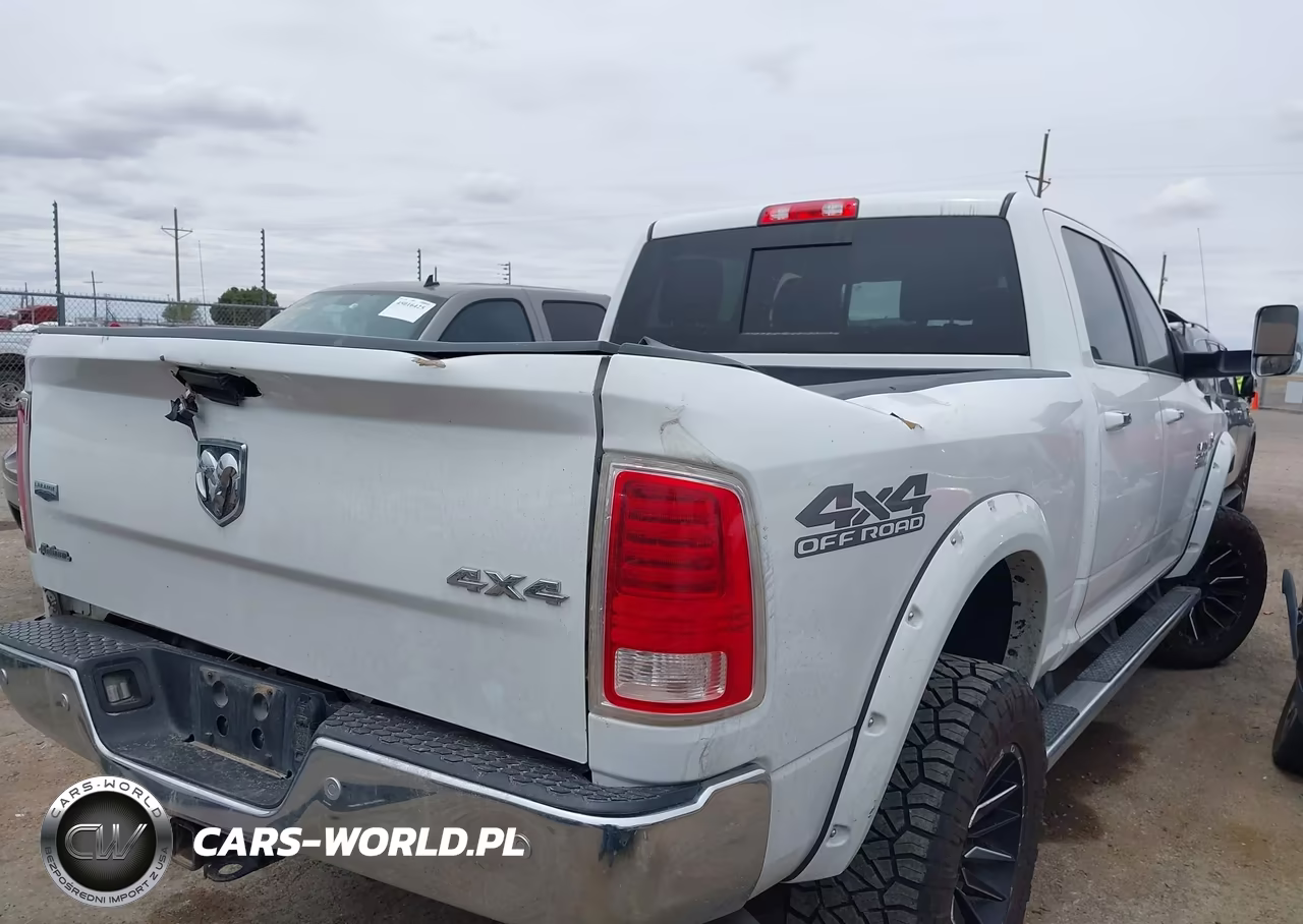 2017 Ram 2500 Laramie 4X4 6'4 Box VIN:3C6UR5FL6HG568886 - 4