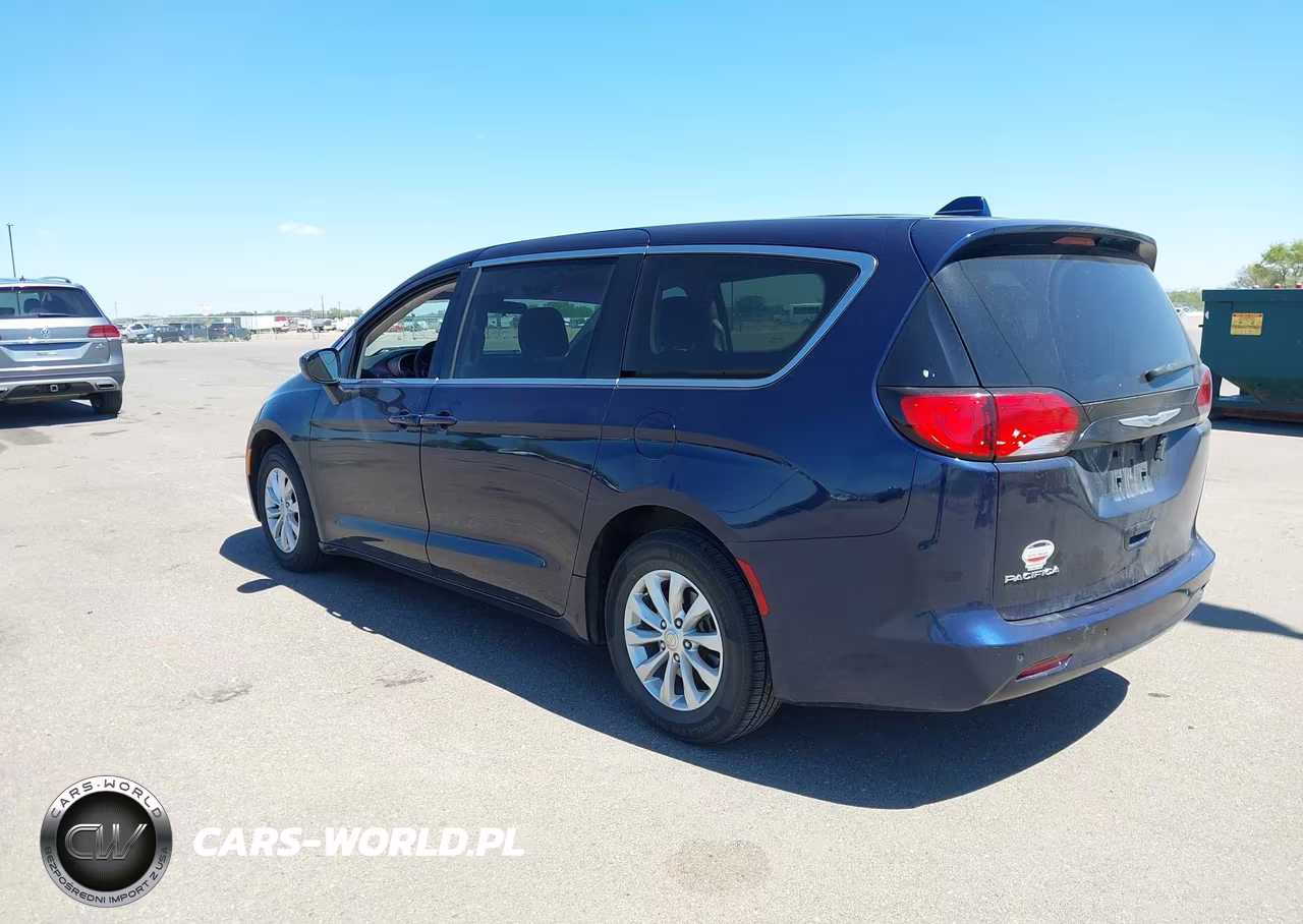 2018 Chrysler Pacifica Lx VIN:2C4RC1CG0JR316387 - 3