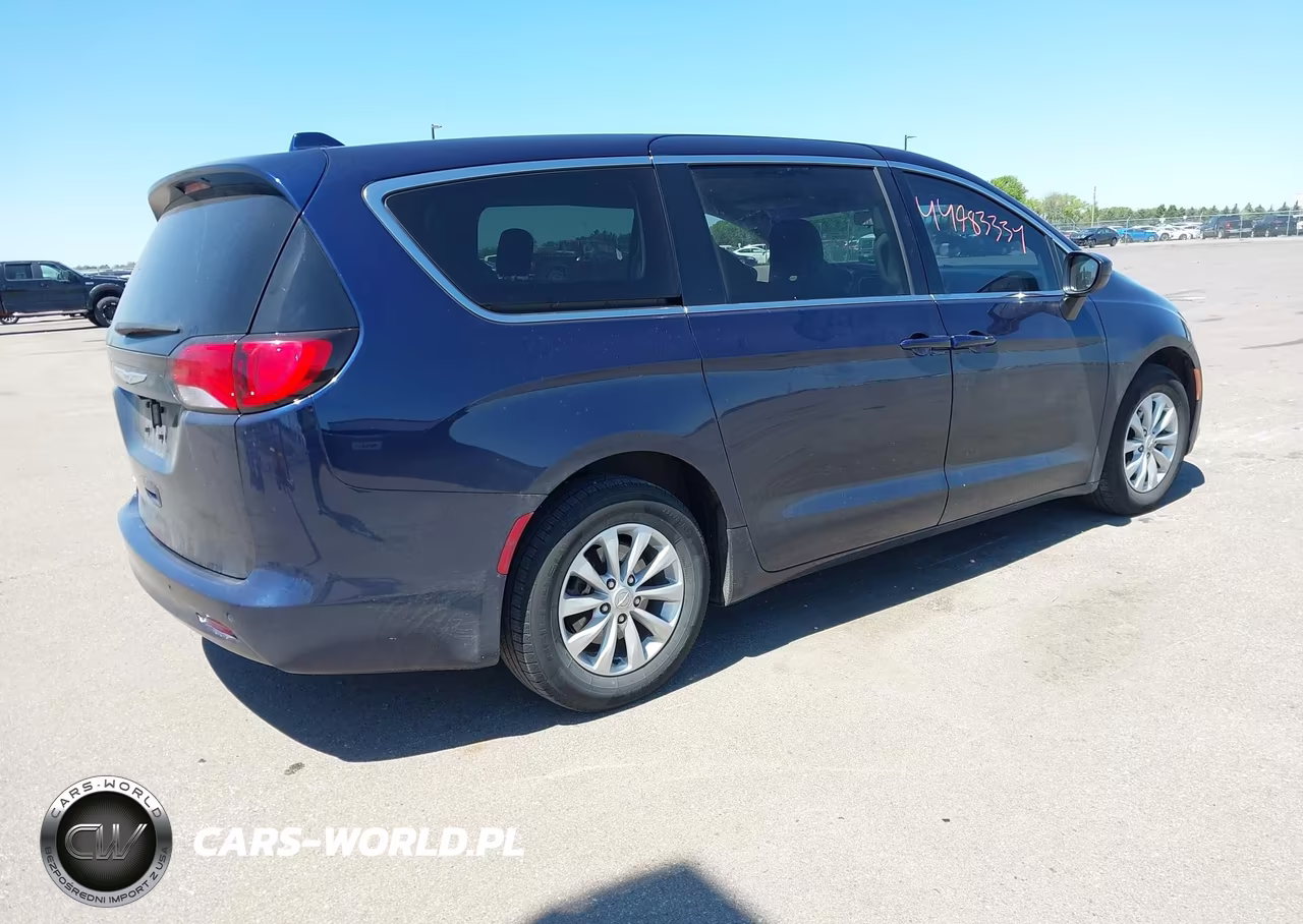 2018 Chrysler Pacifica Lx VIN:2C4RC1CG0JR316387 - 4