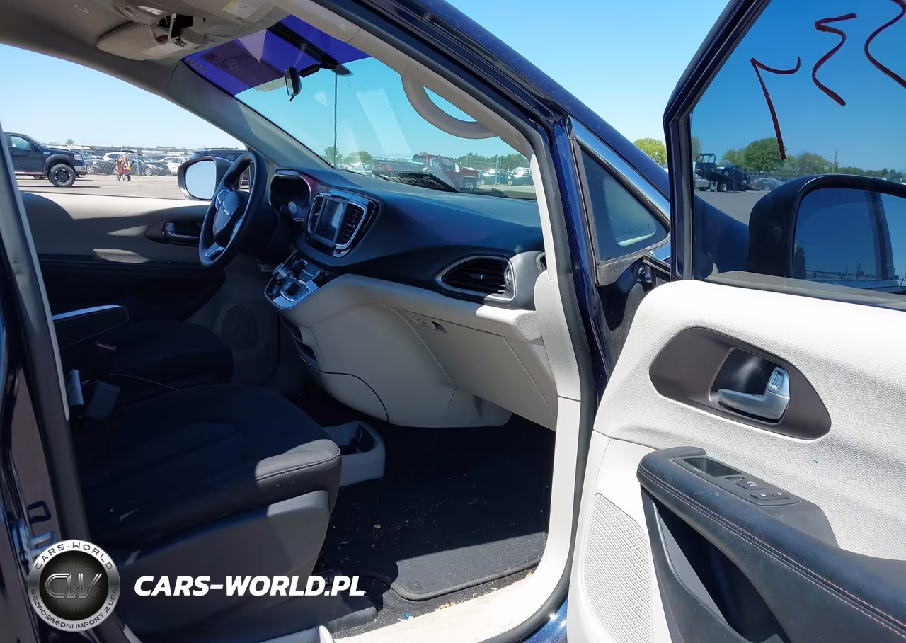 2018 Chrysler Pacifica Lx VIN:2C4RC1CG0JR316387 - 5