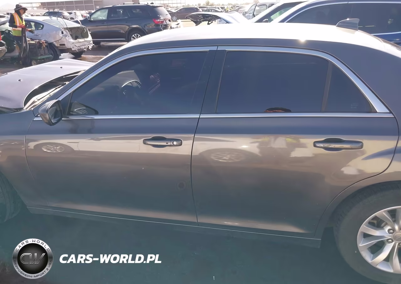 2015 Chrysler 300 Limited VIN:2C3CCAAGXFH801940 - 14