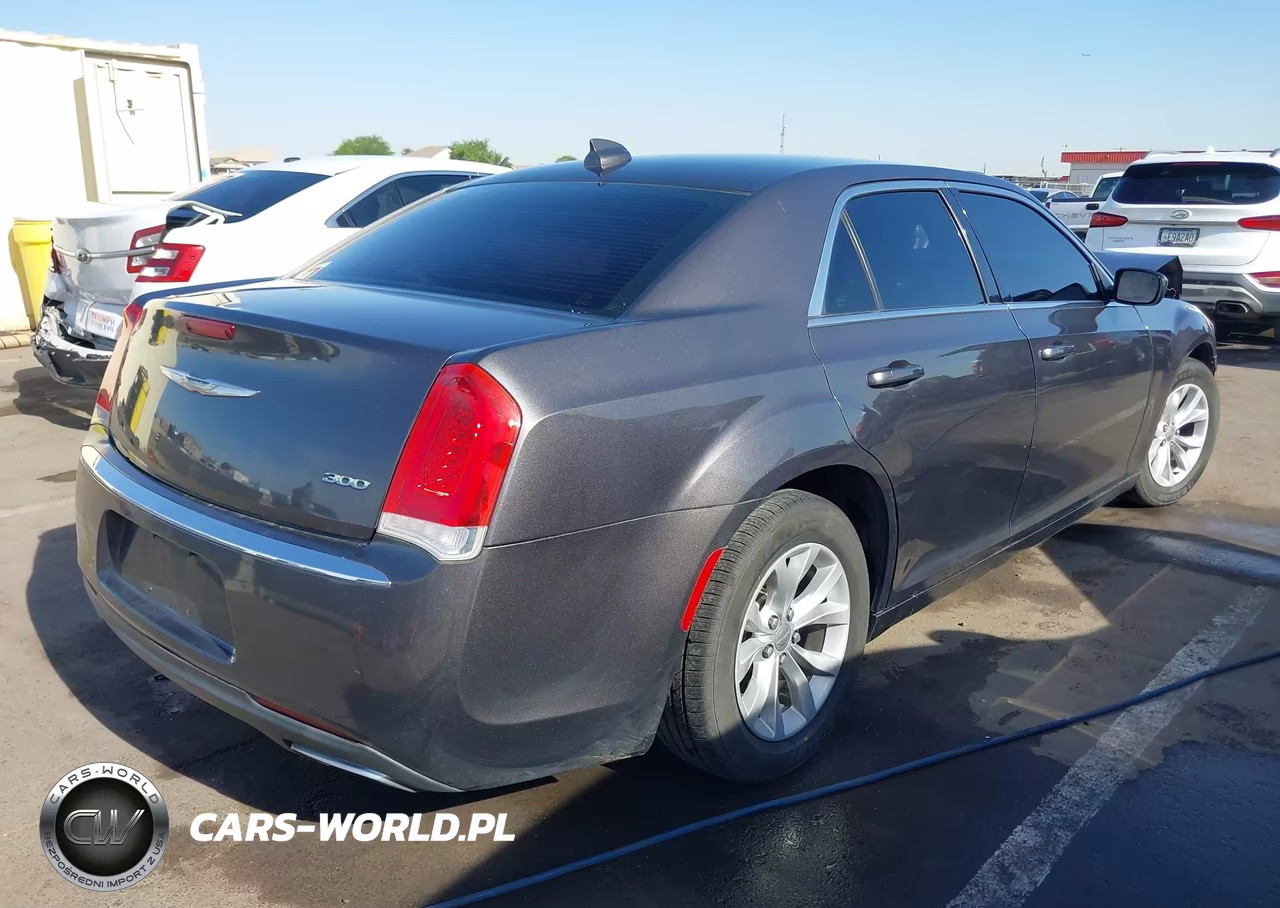 2015 Chrysler 300 Limited VIN:2C3CCAAGXFH801940 - 4