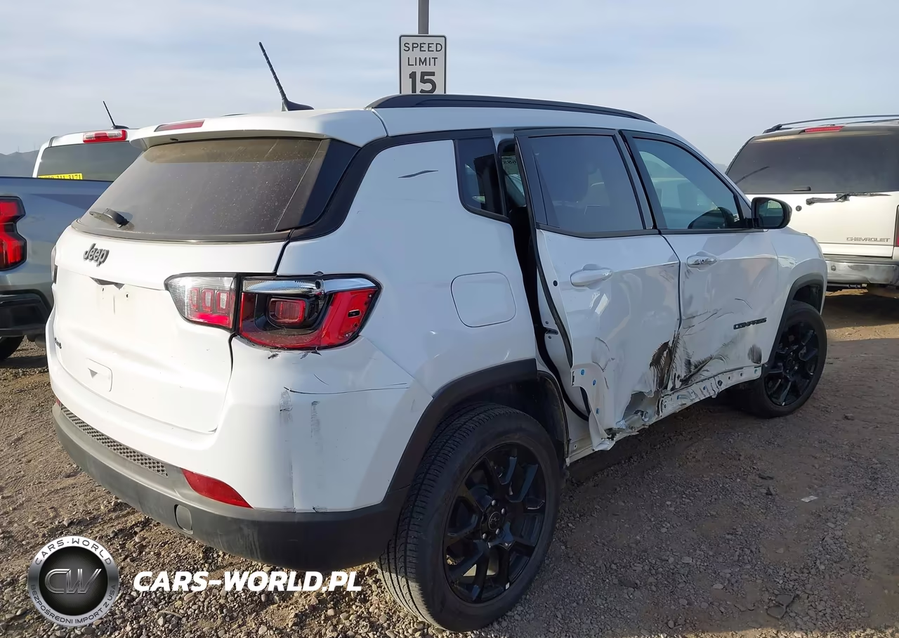 2025 Jeep Compass Latitude 4X4 VIN:3C4NJDBN8ST618112 - 4