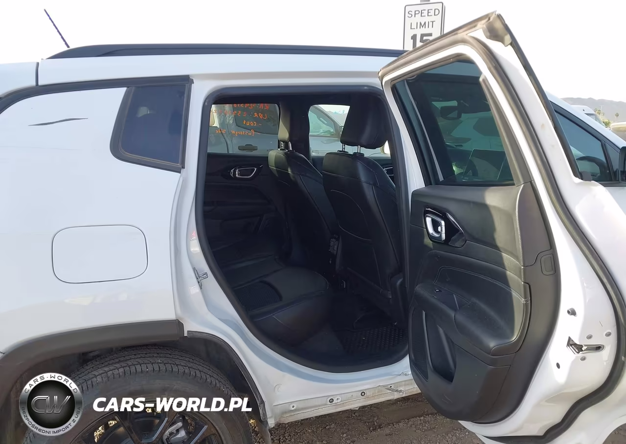 2025 Jeep Compass Latitude 4X4 VIN:3C4NJDBN8ST618112 - 8