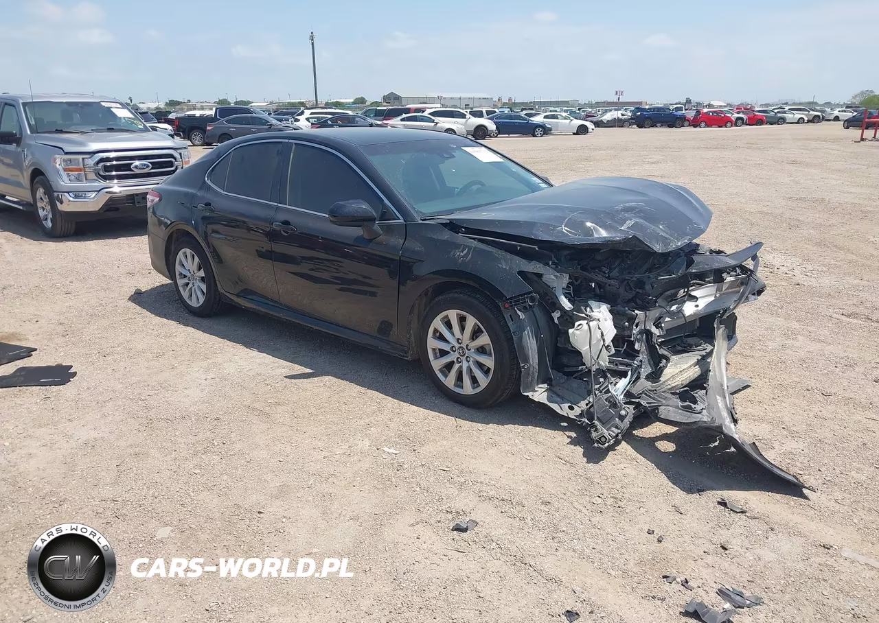 2019 Toyota Camry Le – zdjęcie 1 z 17