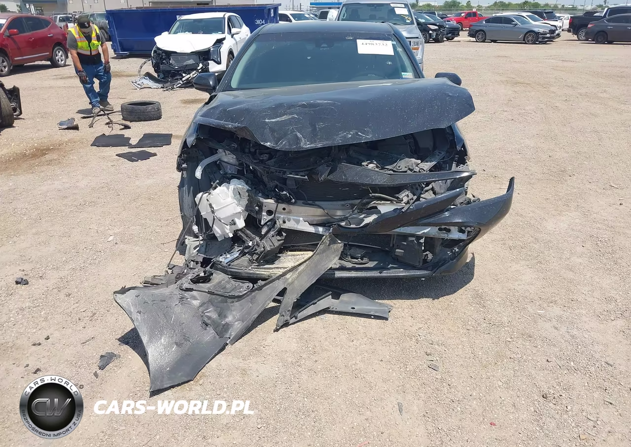 2019 Toyota Camry Le VIN:4T1B11HKXKU824757 - 13