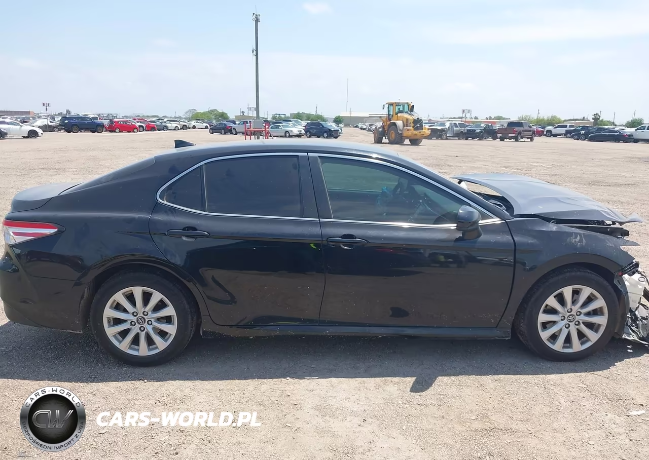 2019 Toyota Camry Le VIN:4T1B11HKXKU824757 - 14