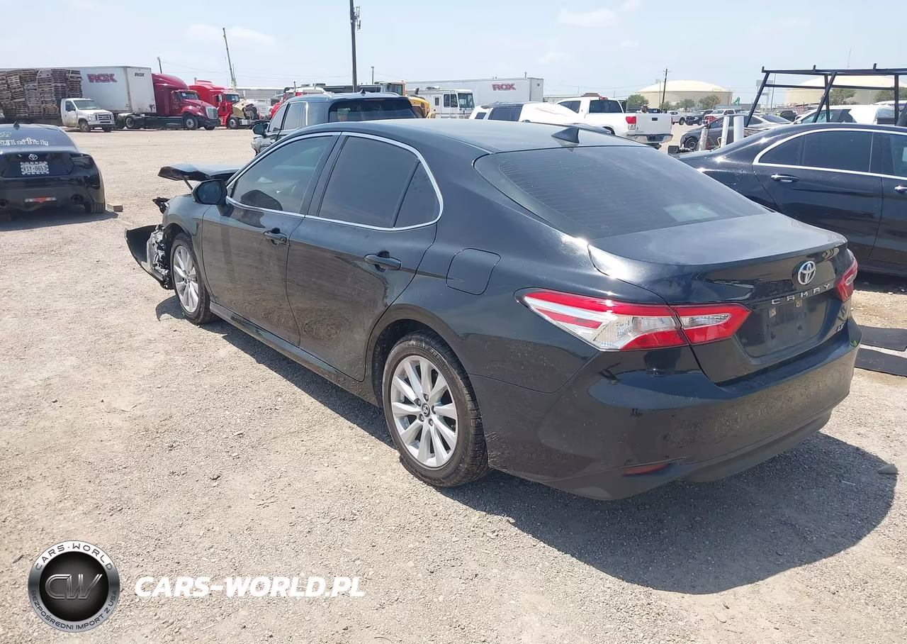 2019 Toyota Camry Le VIN:4T1B11HKXKU824757 - 3