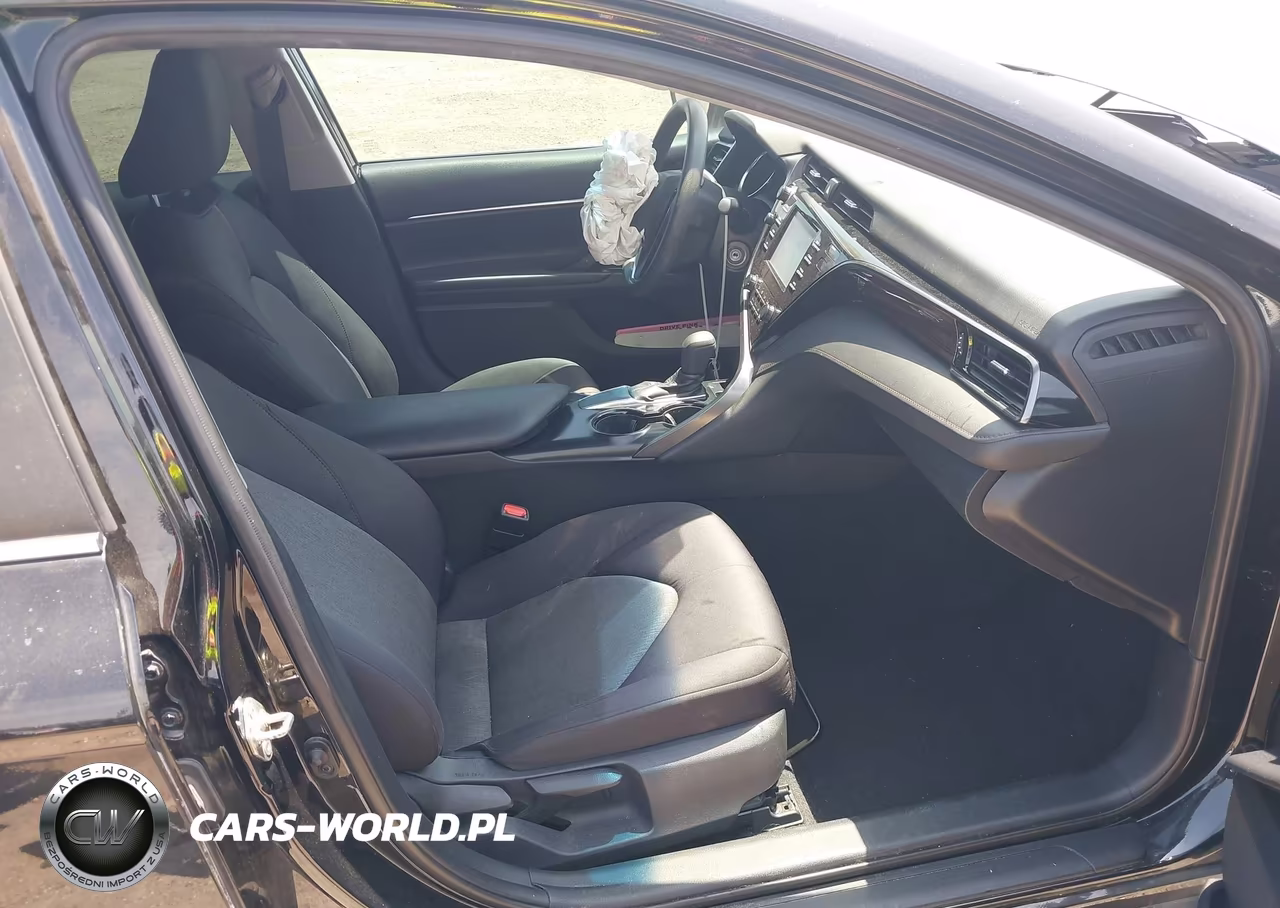 2019 Toyota Camry Le VIN:4T1B11HKXKU824757 - 5