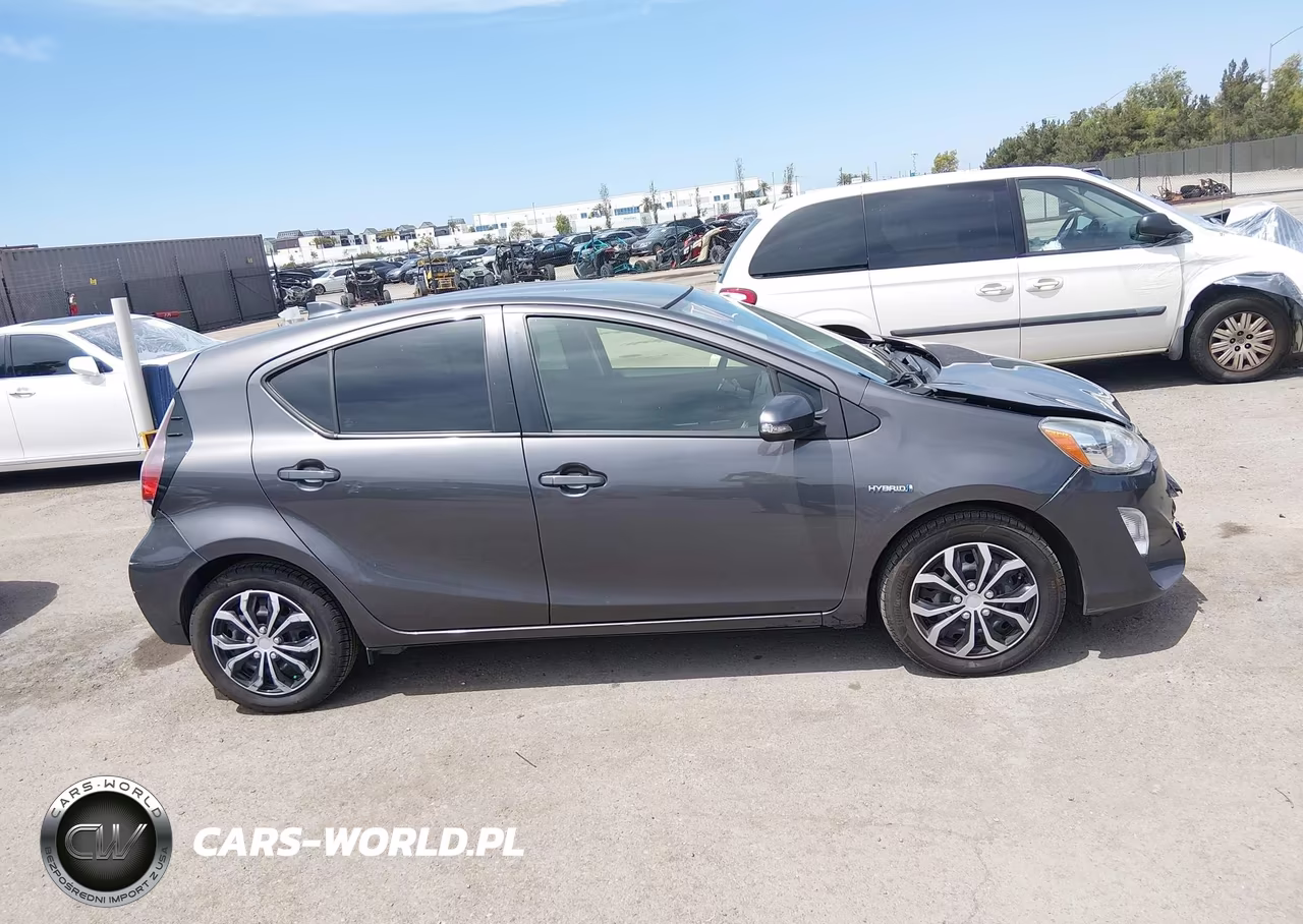 2015 Toyota Prius C Two VIN:JTDKDTB3XF1105721 - 14