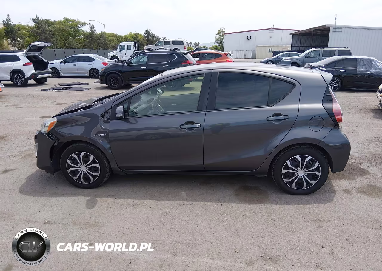2015 Toyota Prius C Two VIN:JTDKDTB3XF1105721 - 15