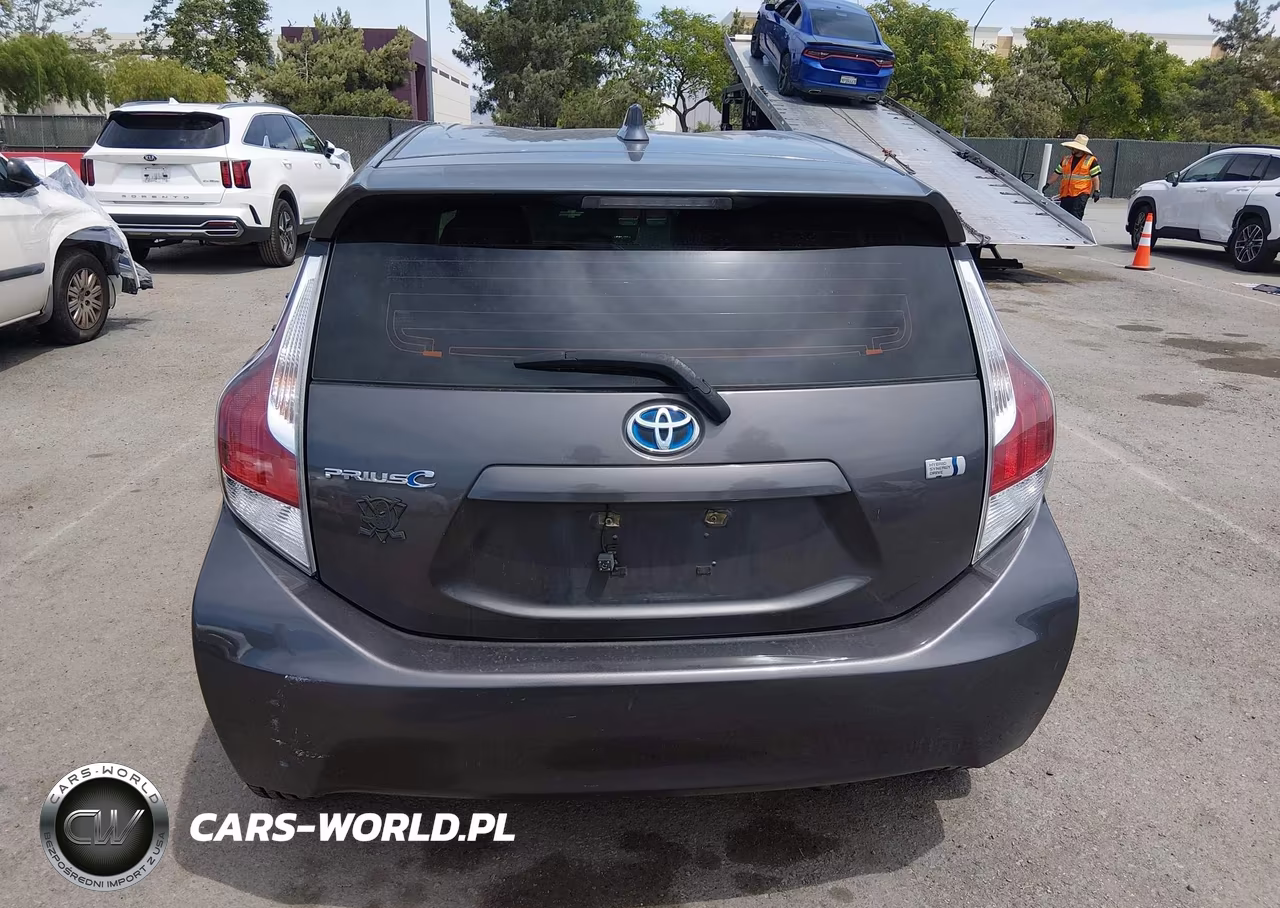 2015 Toyota Prius C Two VIN:JTDKDTB3XF1105721 - 17