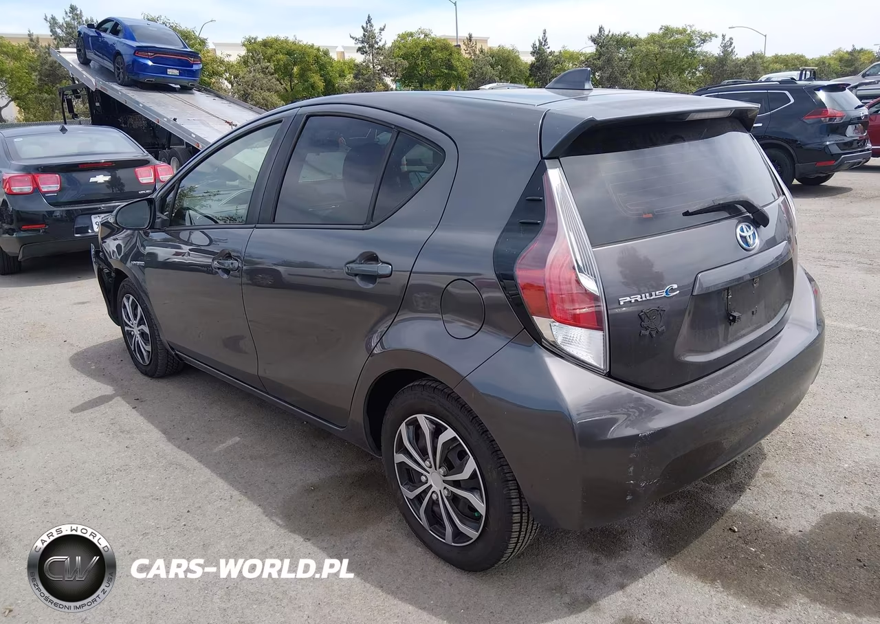 2015 Toyota Prius C Two VIN:JTDKDTB3XF1105721 - 3
