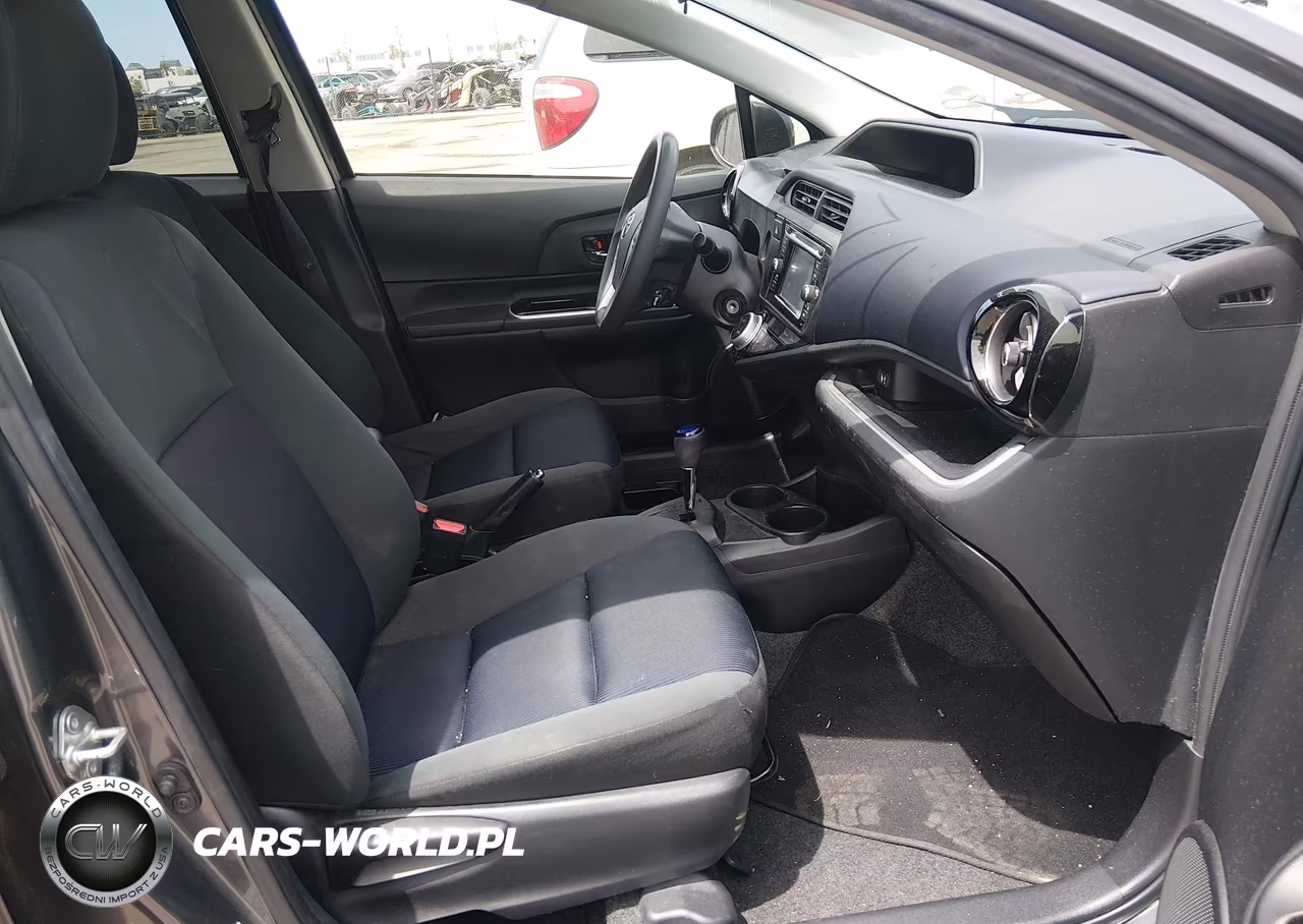 2015 Toyota Prius C Two VIN:JTDKDTB3XF1105721 - 5