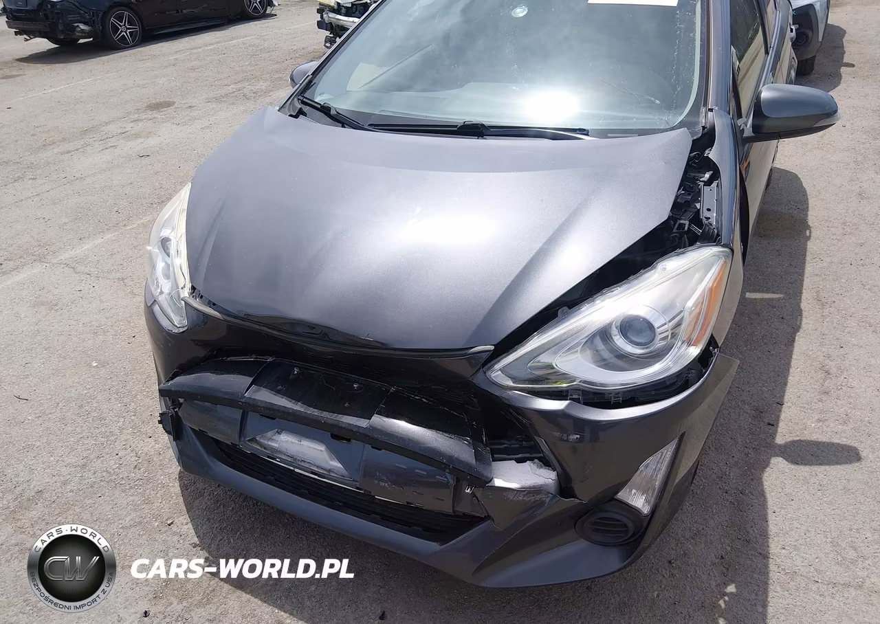 2015 Toyota Prius C Two VIN:JTDKDTB3XF1105721 - 6