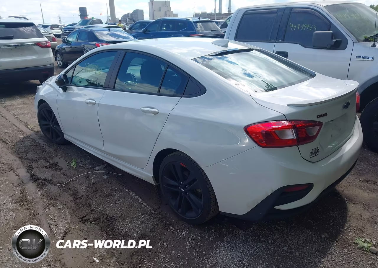 2018 Chevrolet Cruze Lt Auto VIN:1G1BE5SM1J7146982 - 3