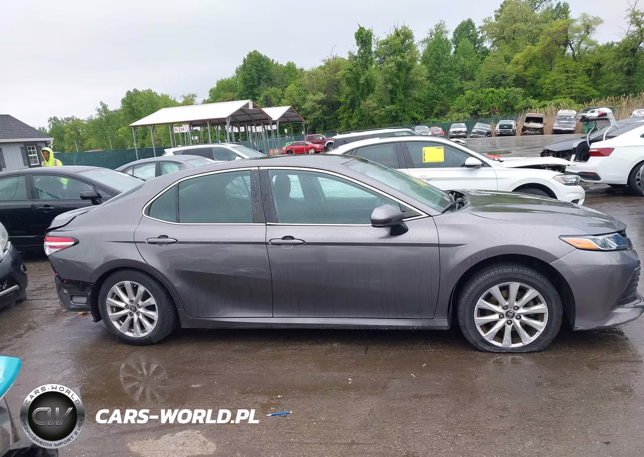 2019 Toyota Camry Le VIN:4T1B11HK0KU781675 - 14