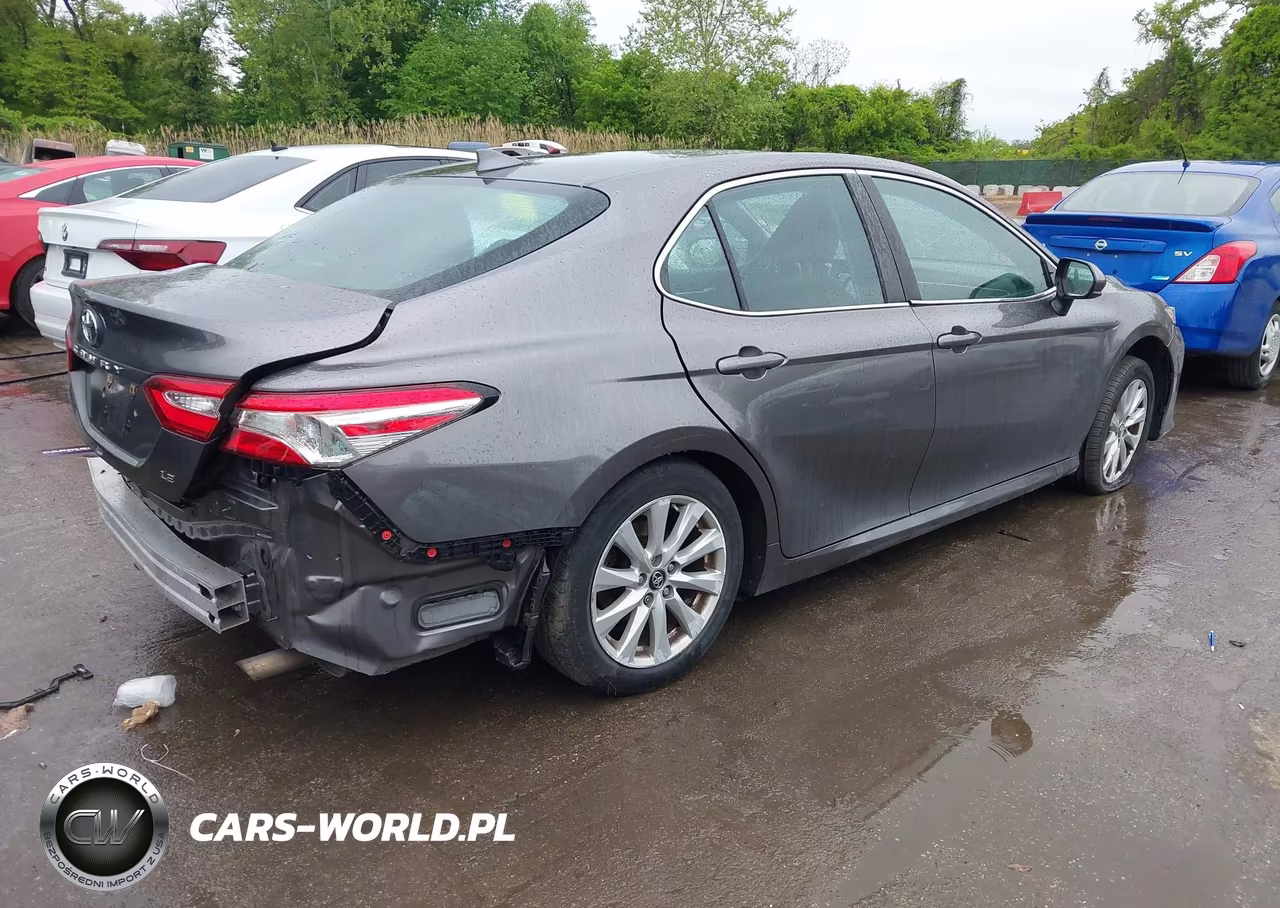 2019 Toyota Camry Le VIN:4T1B11HK0KU781675 - 4