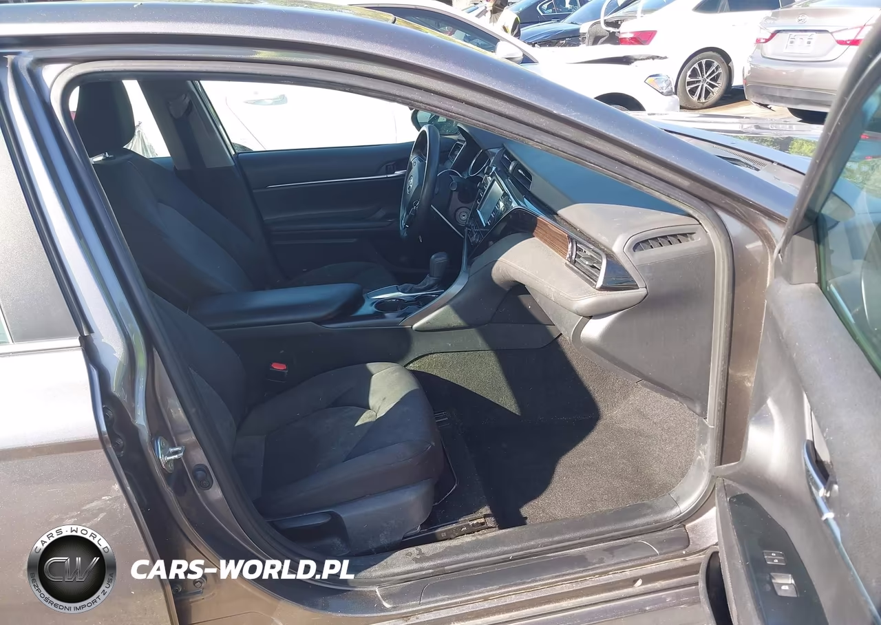 2019 Toyota Camry Le VIN:4T1B11HK0KU781675 - 5
