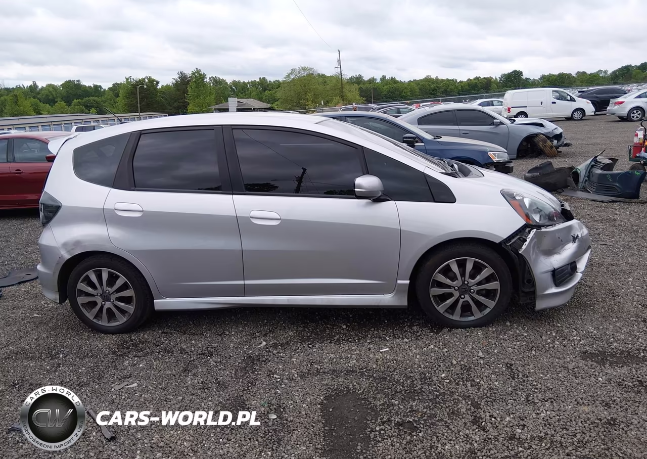 2013 Honda Fit Sport VIN:JHMGE8H59DC021267 - 14
