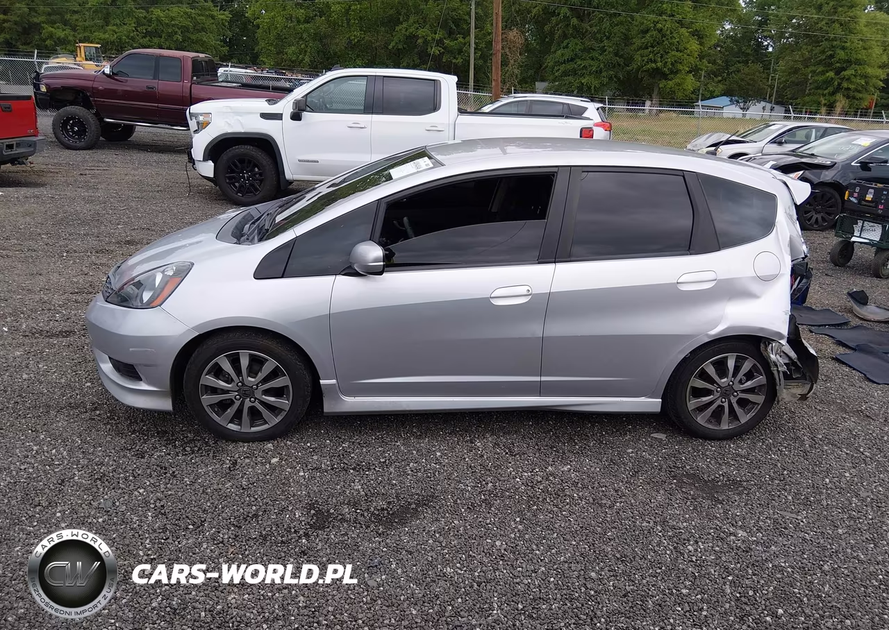 2013 Honda Fit Sport VIN:JHMGE8H59DC021267 - 15