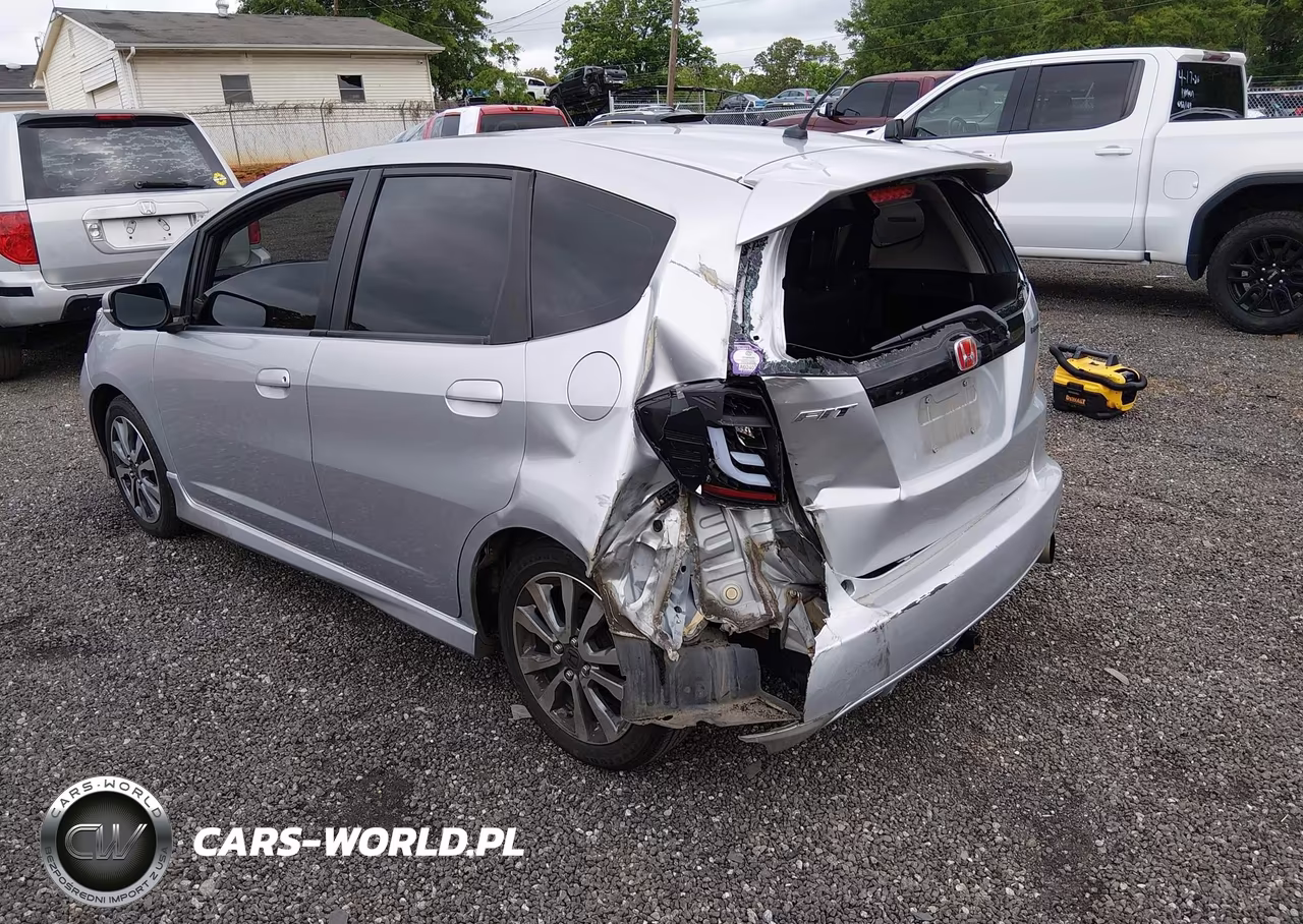 2013 Honda Fit Sport VIN:JHMGE8H59DC021267 - 3
