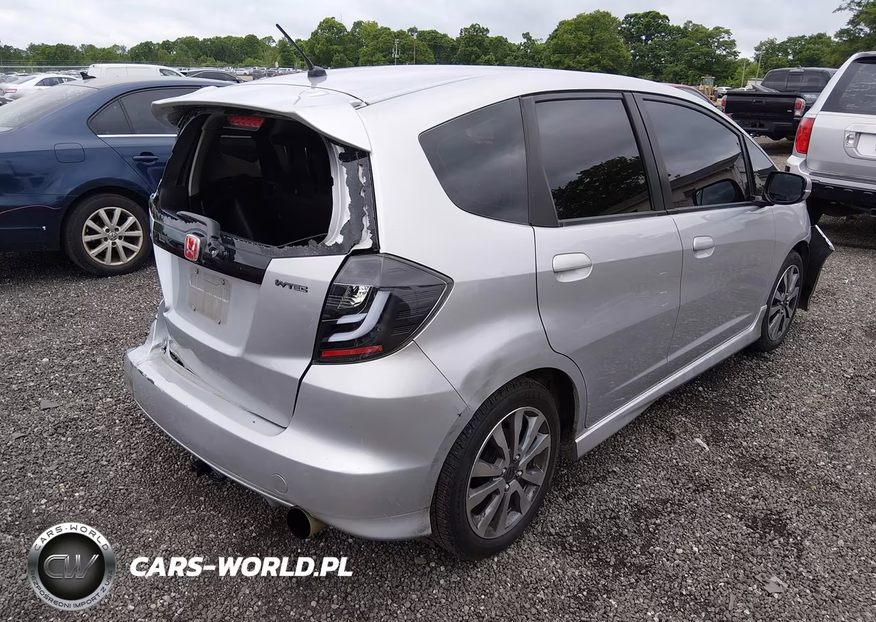 2013 Honda Fit Sport VIN:JHMGE8H59DC021267 - 4