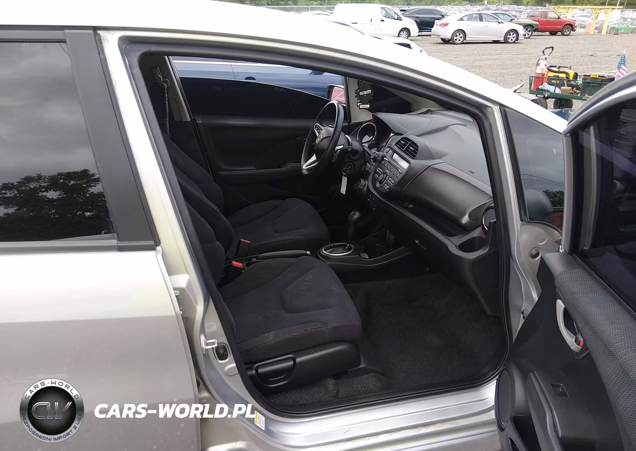 2013 Honda Fit Sport VIN:JHMGE8H59DC021267 - 5