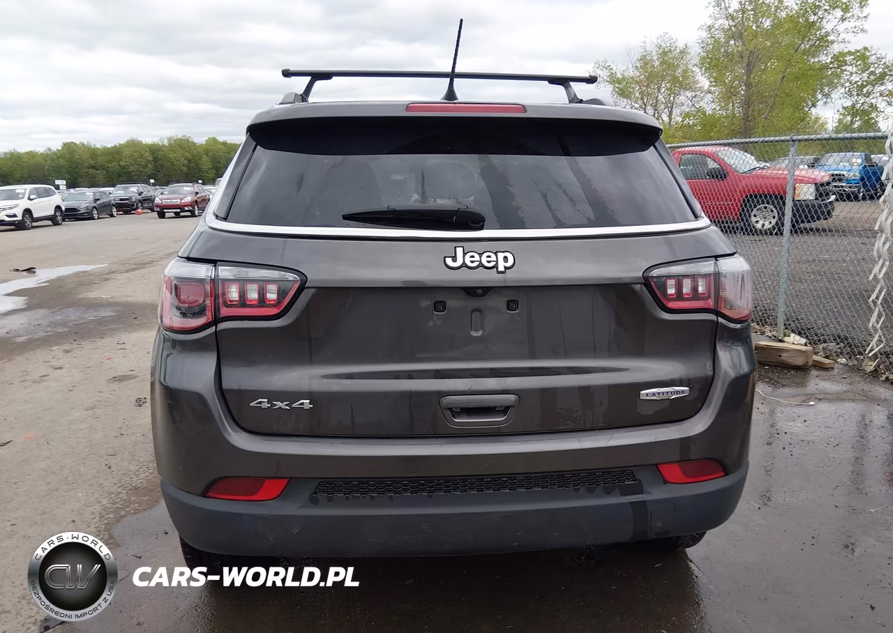 2019 Jeep Compass Latitude 4X4 VIN:3C4NJDBB2KT734668 - 17