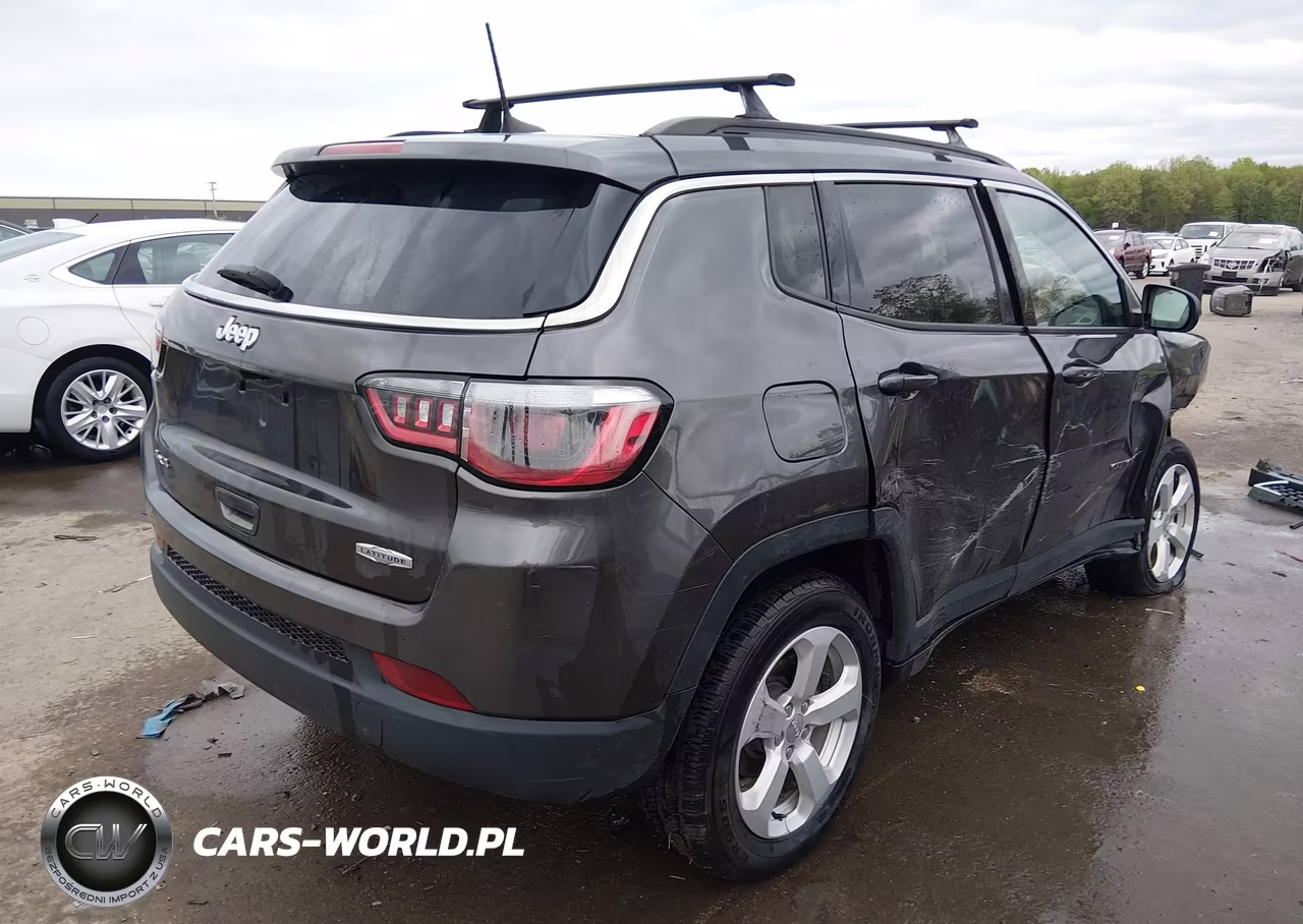 2019 Jeep Compass Latitude 4X4 VIN:3C4NJDBB2KT734668 - 4