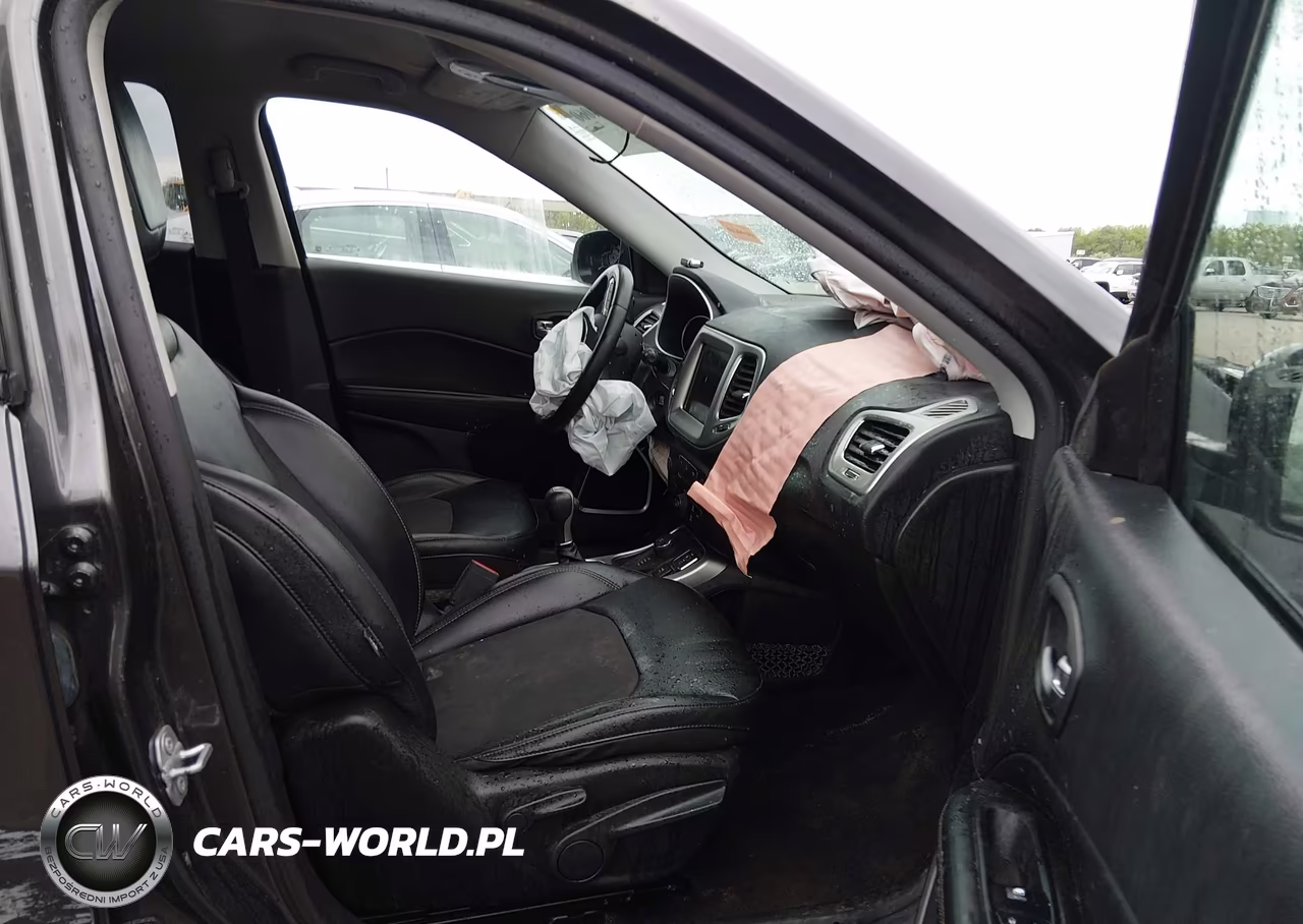 2019 Jeep Compass Latitude 4X4 VIN:3C4NJDBB2KT734668 - 5