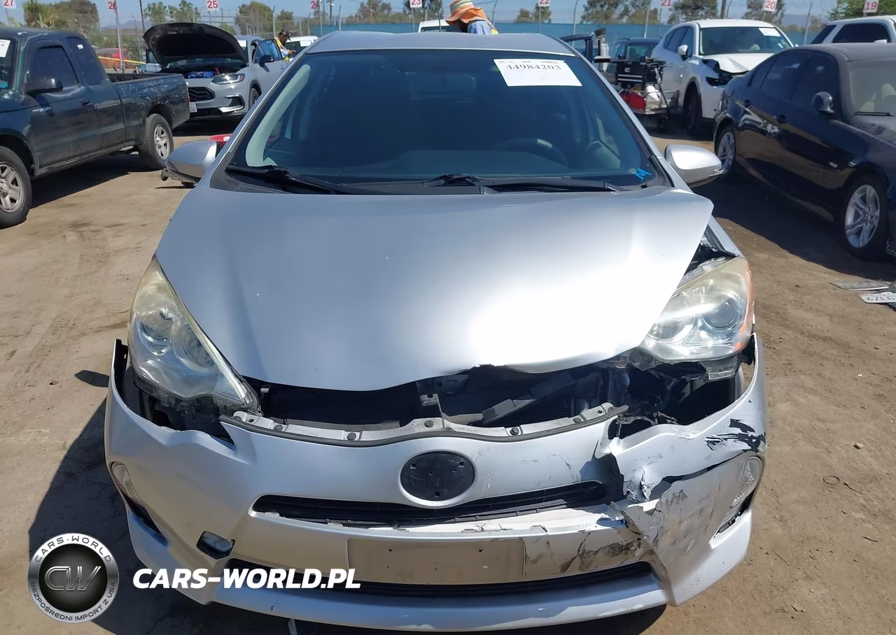 2013 Toyota Prius C Two VIN:JTDKDTB32D1529147 - 12
