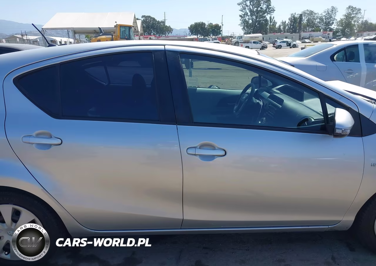 2013 Toyota Prius C Two VIN:JTDKDTB32D1529147 - 13