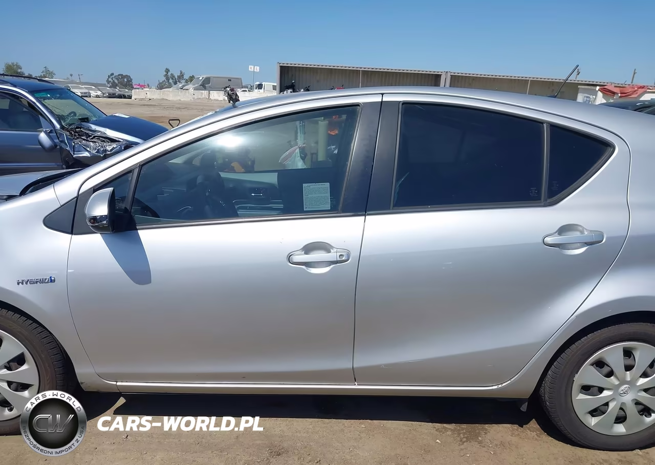 2013 Toyota Prius C Two VIN:JTDKDTB32D1529147 - 14