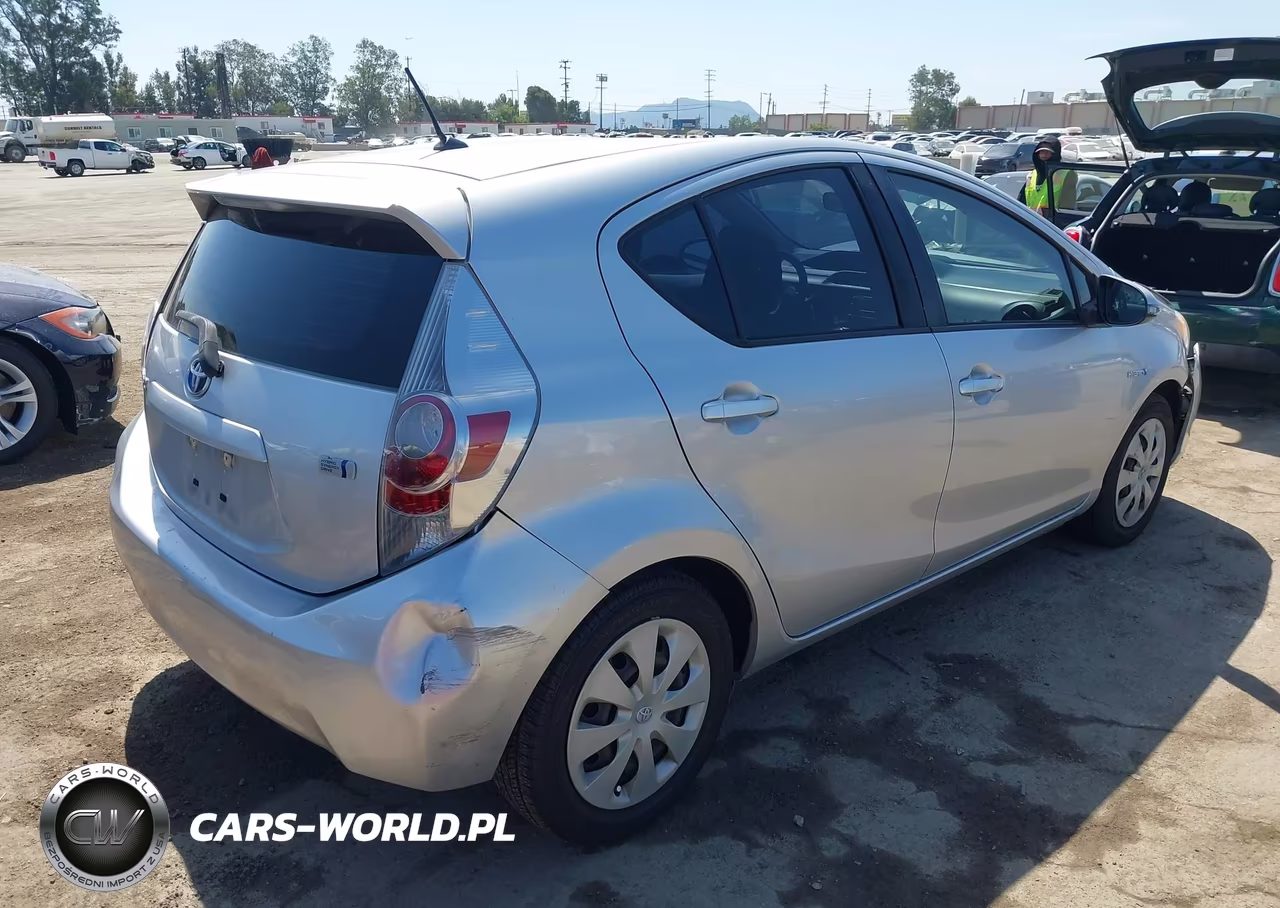 2013 Toyota Prius C Two VIN:JTDKDTB32D1529147 - 4