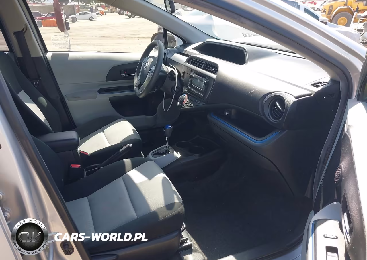 2013 Toyota Prius C Two VIN:JTDKDTB32D1529147 - 5