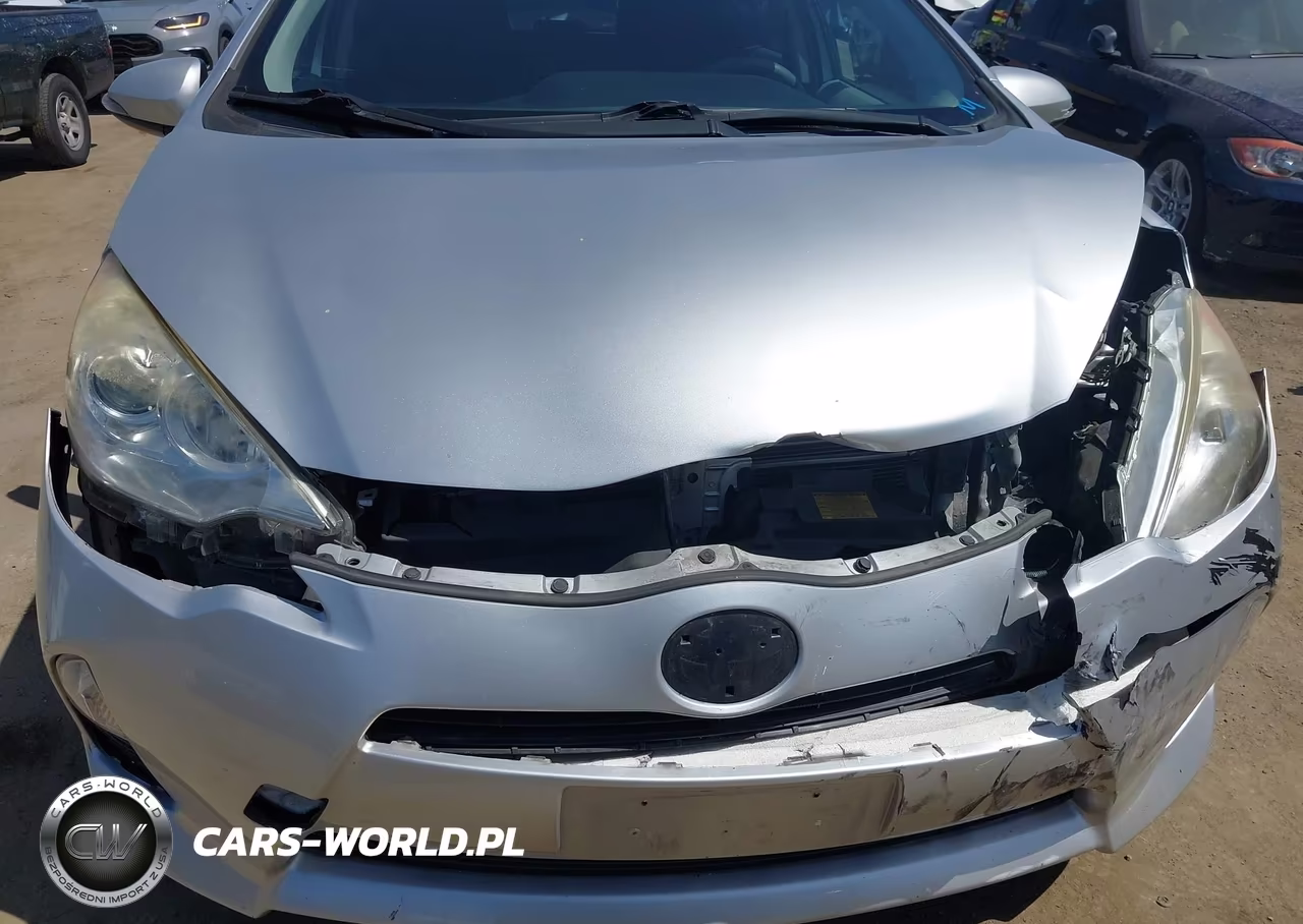 2013 Toyota Prius C Two VIN:JTDKDTB32D1529147 - 6
