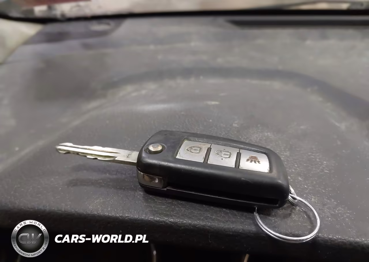2015 Nissan Rogue S VIN:KNMAT2MV1FP534797 - 11