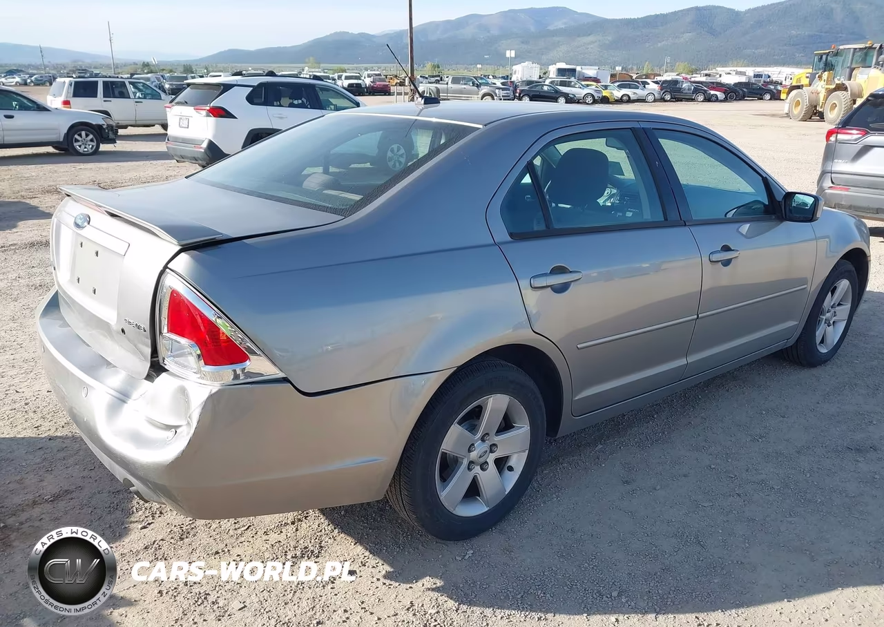 2009 Ford Fusion Se VIN:3FAHP07109R135558 - 4