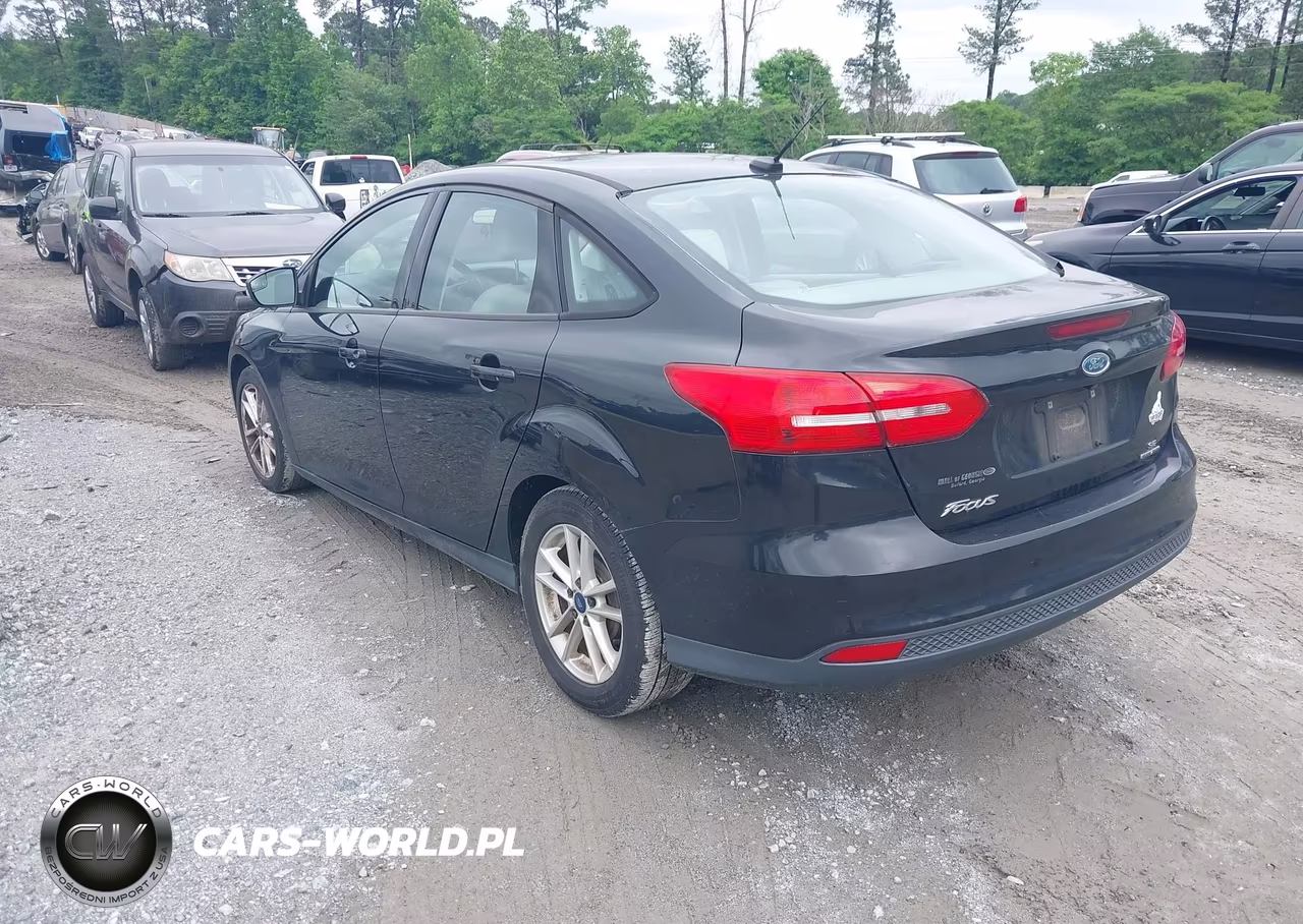 2015 Ford Focus Se VIN:1FADP3F27FL273201 - 3