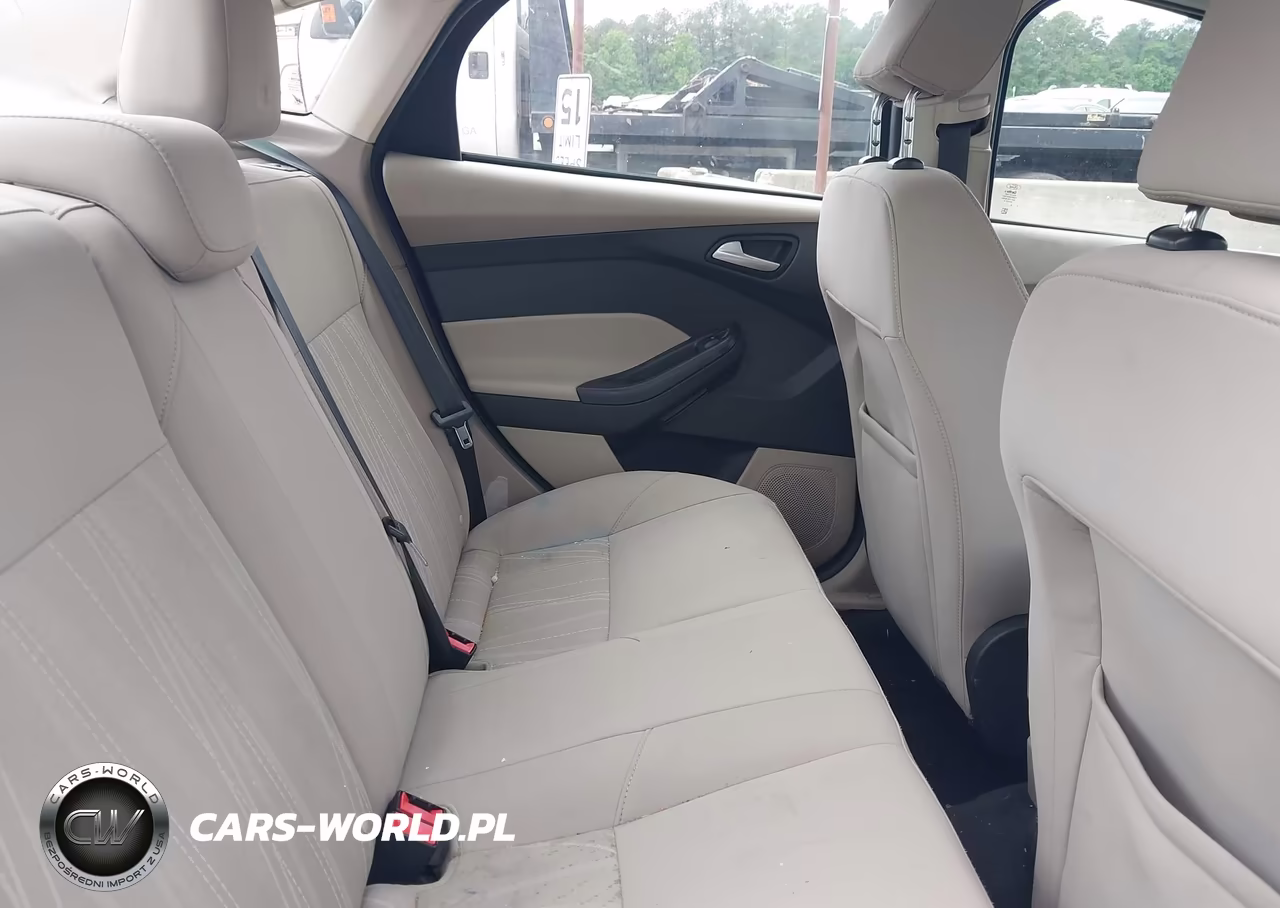 2015 Ford Focus Se VIN:1FADP3F27FL273201 - 8